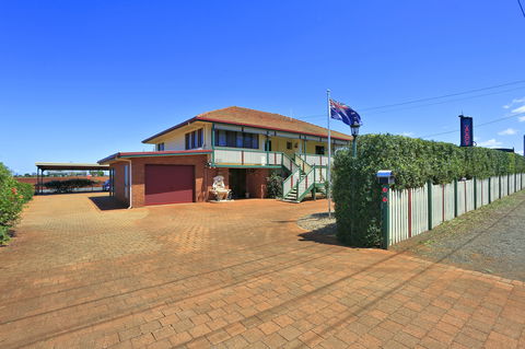 Dunelm House Bed And Breakfast - Tourism Brisbane 0