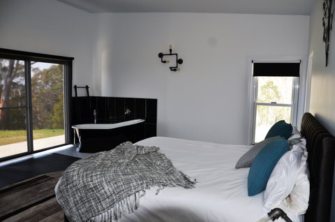 Hickory Moon - Tourism Brisbane 0