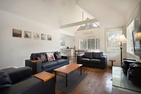 Hooked Inn Cottages - Tourism Brisbane 1