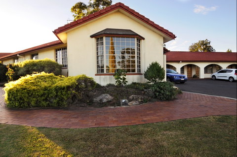 McNevins Warwick Motel And Gunyah Restaurant - Tourism Brisbane 0