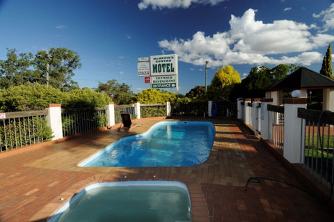 McNevins Warwick Motel And Gunyah Restaurant - Tourism Brisbane 2