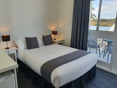 Parade Hotel - Tourism Brisbane 0