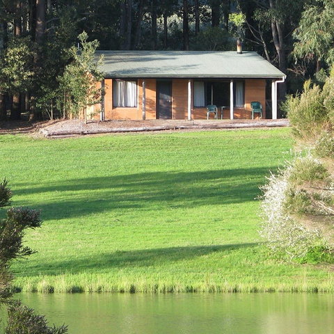 Pemberton Lake View Chalets - Tourism Brisbane 0