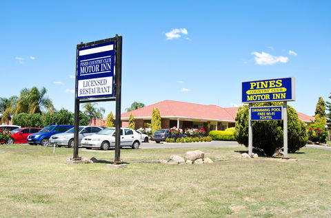 Pines Country Club Motor Inn - Tourism Brisbane 0