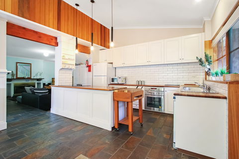 Porepunkah Elms - Brisbane Tourism 1