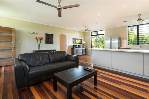 Villa Frangipani - Brisbane Tourism 1