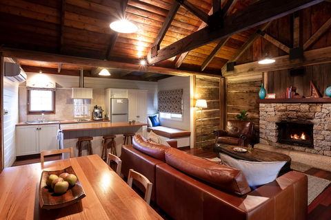 1860 Luxury Accommodation - Tourism Brisbane 1