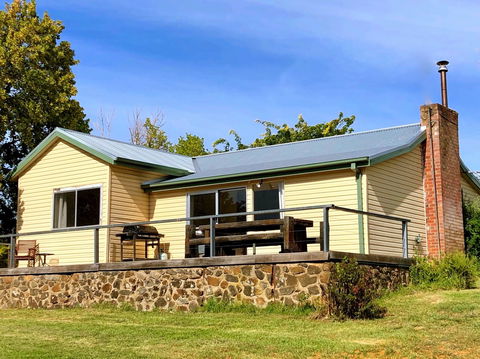 Adelong Valley Farm Stays - Moorallie Cottage - Brisbane 4u 1