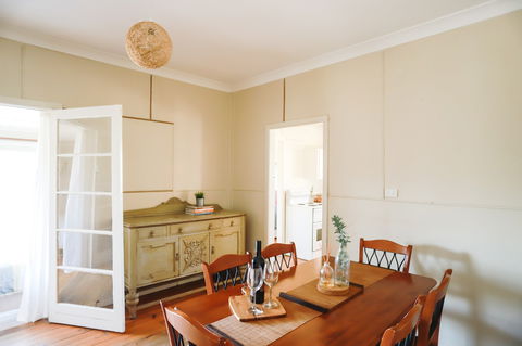 Adelong Valley Farm Stays - Moorallie Cottage - Brisbane 4u 2