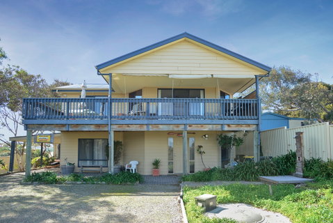 Beach Bound - Tourism Brisbane 0