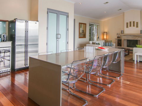 Becalmed On Sunshine Cove - Tourism Brisbane 2