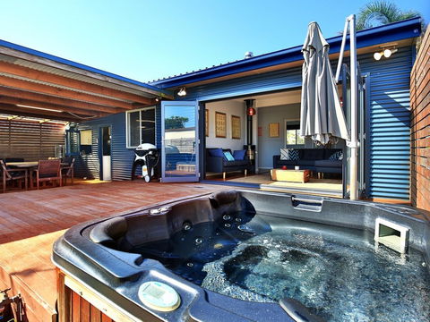 Bluetongue At Culburra - Brisbane 4u 1