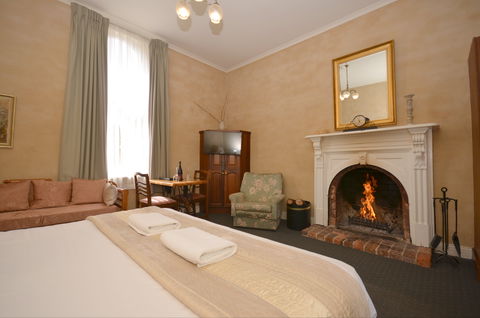 Central Springs Inn - Tourism Brisbane 1