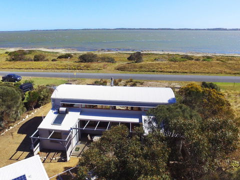 Coorong Aurora - Breathtaking Waterfront Escape - Tourism Brisbane 0