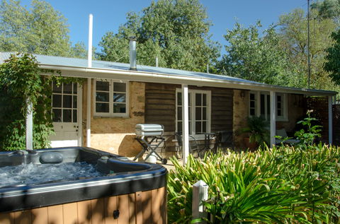 Ford Cottage Bed & Breakfast - Brisbane Tourism 0