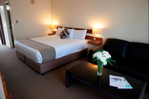 Longreach Motor Inn - Tourism Brisbane 0