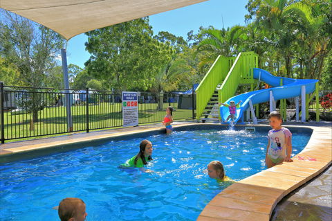 Poona Palms Holiday Park - Brisbane 4u 1