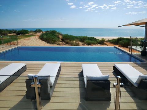 Ramada Eco Beach Resort, Broome - Brisbane 4u 1