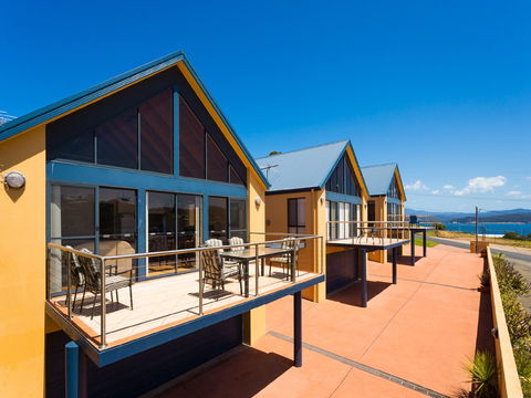 Snug Cove Villas - Brisbane 4u 2