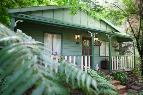 Strawberry Patch Cottage - Brisbane Tourism 0