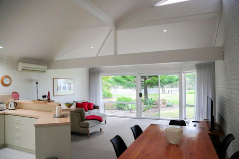 Surfleet Holiday Unit - Brisbane 4u 0