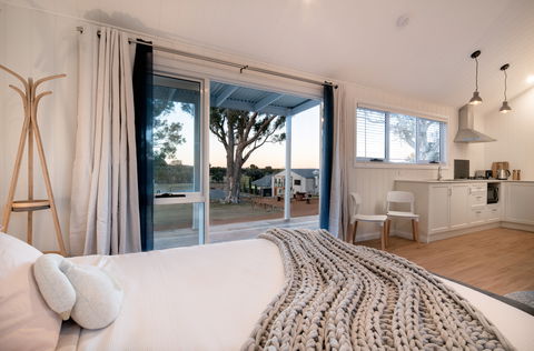 Tallagandra Hill Winery Accommodation - Brisbane 4u 1