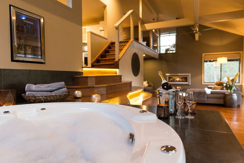 The Edge Villa - Hunter Valley Luxury Escape - Brisbane Tourism 0