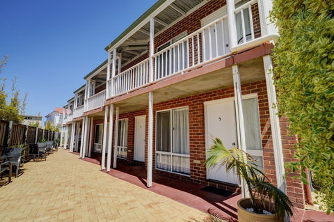The Jetty Resort - Brisbane Tourism 1