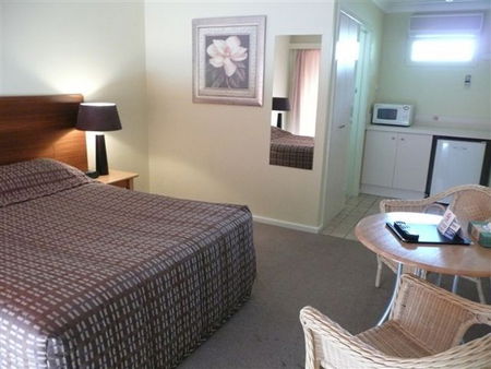 Margaret River Hotel & Holiday Suites - Tourism Brisbane 3