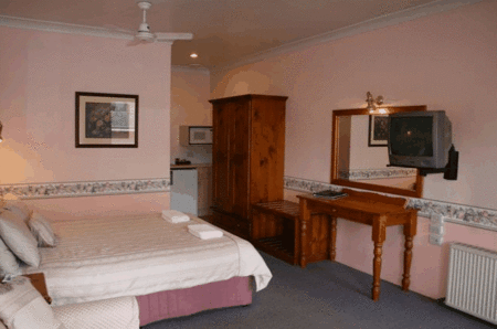 New England Motor Inn - Brisbane 4u 1