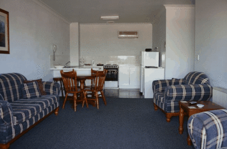 New England Motor Inn - Brisbane 4u 3