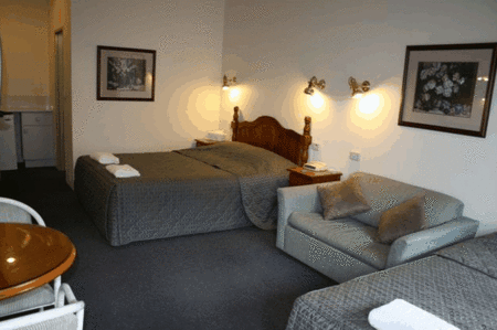 New England Motor Inn - Brisbane 4u 5
