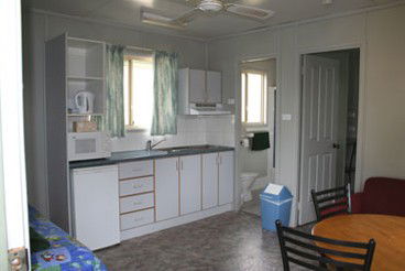 Avon Caravan Village - Brisbane 4u 2