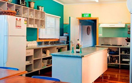 Blacksmiths Beach House - Brisbane 4u 1