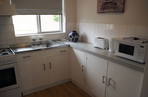 Budget Apartments Como South Perth - Brisbane Tourism 5