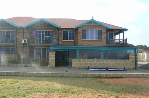 Seaspray Beach Holiday Park - Brisbane Tourism 0