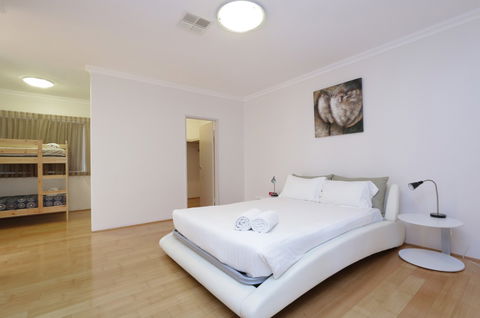 Antonas Verandah Apartments - Brisbane 4u 5