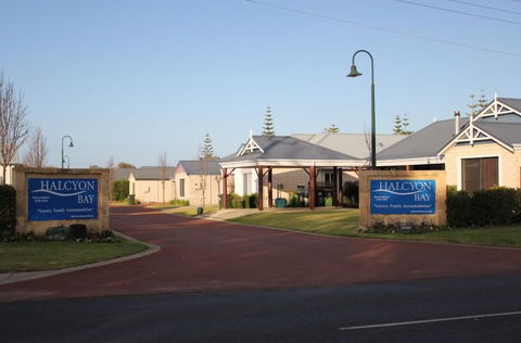 Halcyon Bay - Brisbane Tourism 2