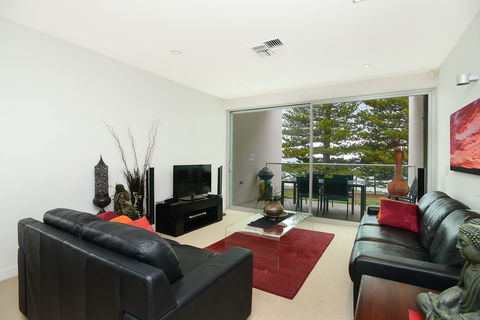 24 The Breeze - Sea Views Right In The Heart Of Victor Harbor - Tourism Brisbane 1