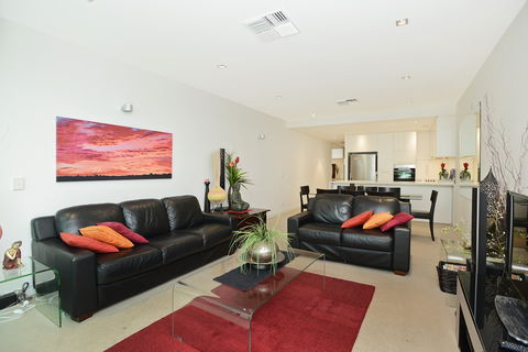 24 The Breeze - Sea Views Right In The Heart Of Victor Harbor - Tourism Brisbane 2