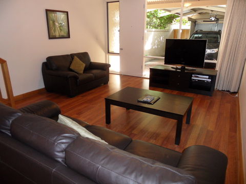 Adelaide Serviced Accommodation - Archer Townhouse - Brisbane 4u 0