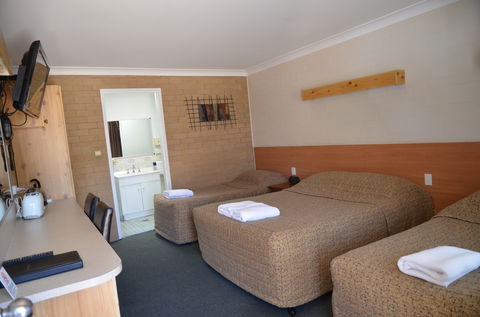 Alexander Motor Inn Moree - Brisbane 4u 0