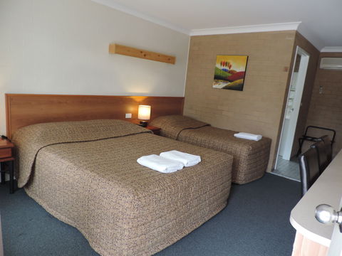 Alexander Motor Inn Moree - Brisbane 4u 1