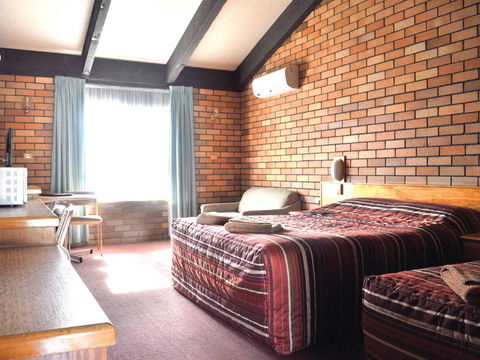 All Travellers Motor Inn - Brisbane 4u 1