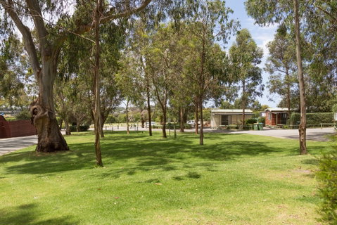 A Maze'N Things Holiday Park And Motel - Tourism Brisbane 0