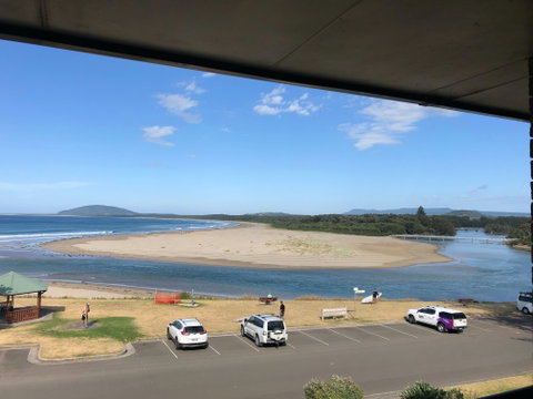 Beachfront Apartment - Tourism Brisbane 0