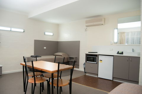 Bishop's Lodge - Brisbane 4u 0