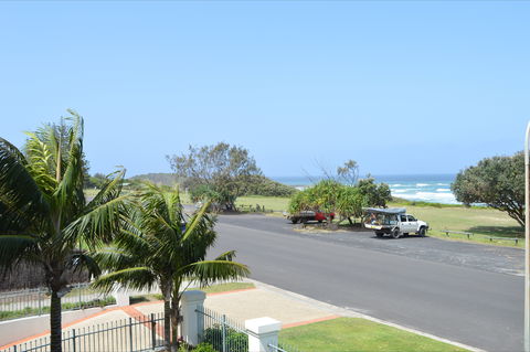 Breakers 1 / 5 At Yamba - Tourism Brisbane 1