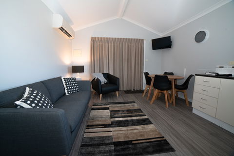Bridport Beach Cottages - Brisbane Tourism 1