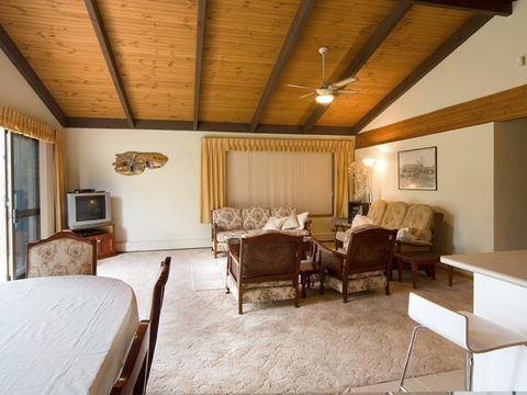 Chisholm Heights CBD Accommodation - Brisbane 4u 0